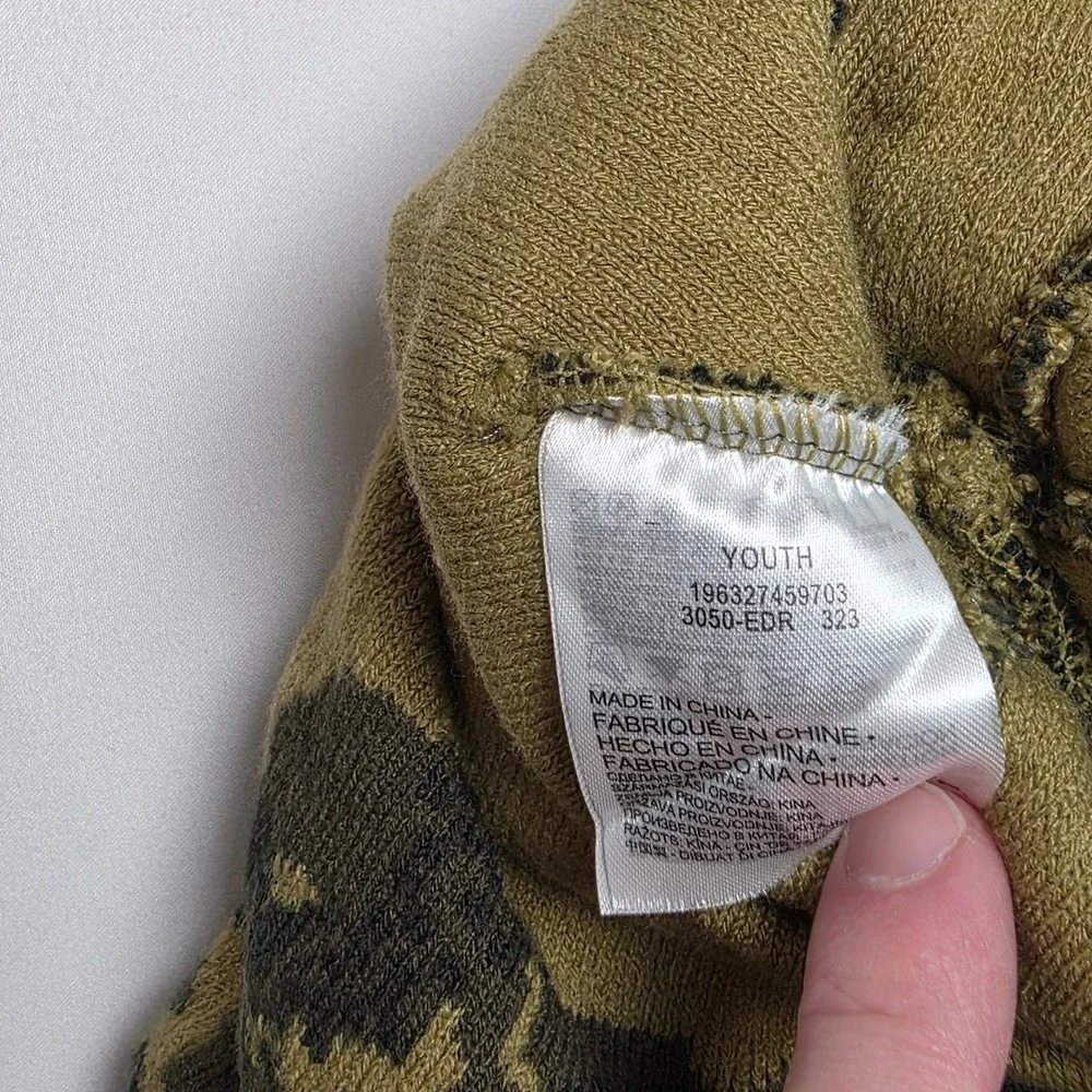 Nike Pom Beanie Hat Youth Kids Green Camo Winter Warm‎ Cuffed Black Swoosh Logo